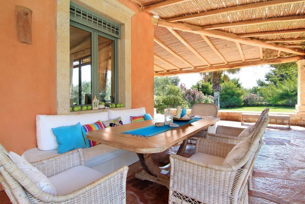 Vouliagmeni Villa Athene Buitenkant foto